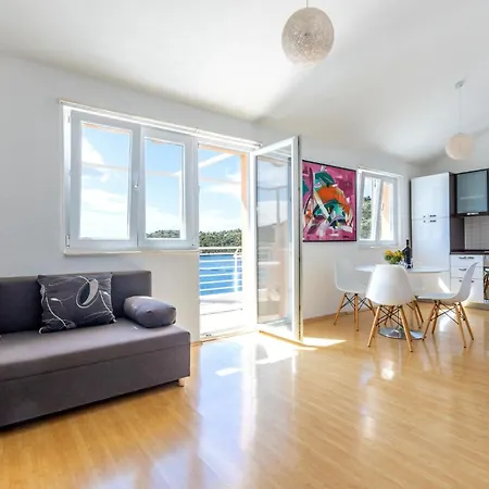 Amazing In With House Sea View *