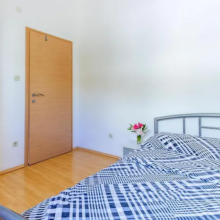 Apartment Amazing In With House Sea View